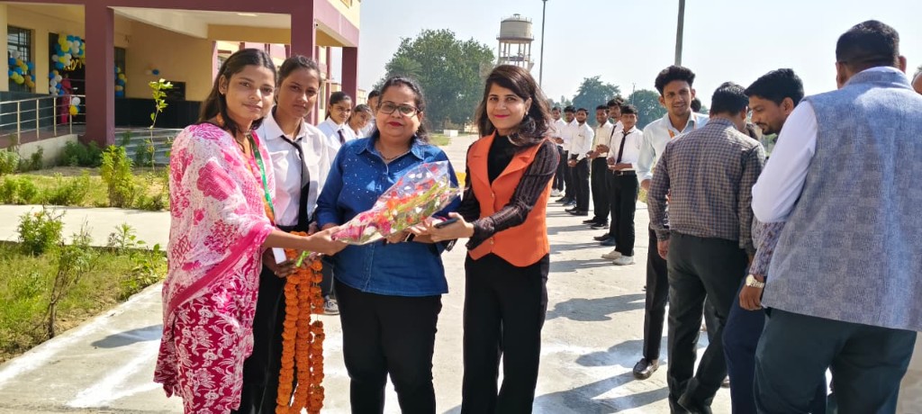Outdoor welcome ceremony with garland and bouquet