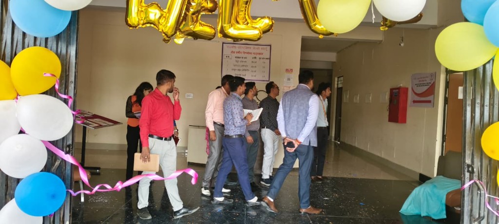 Welcome ceremony in institution lobby with WELCOME balloons